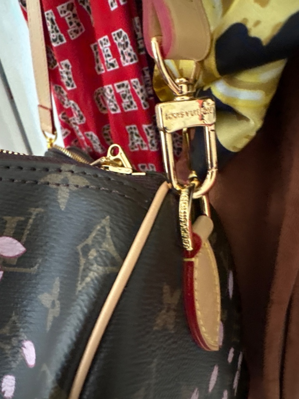 Louis Vuitton purse!! real! - Picture 4 of 4